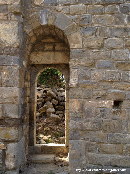 PUERTA AL INTERIOR